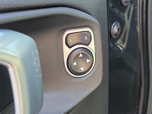 Used 2025 Jeep Gladiator Mojave w/ Convenience Group AWD/4WD image 19