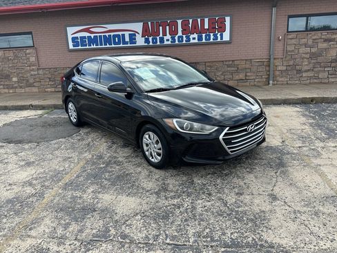 Used 2018 Hyundai Elantra SE FWD image 2