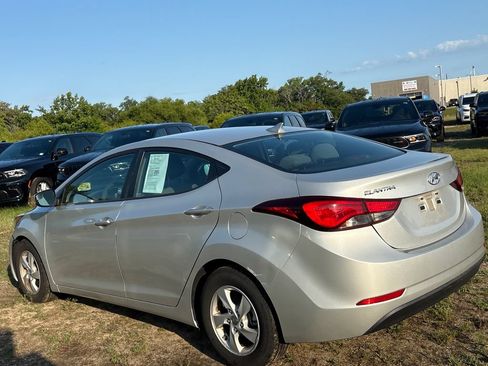 Used 2015 Hyundai Elantra SE FWD image 11