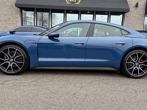 Used 2023 Porsche Taycan image 2