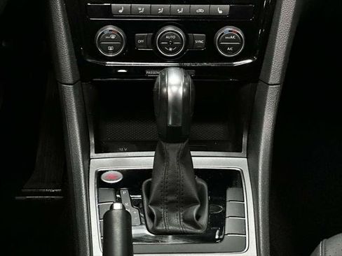 Used 2022 Volkswagen Passat 2.0T SE FWD image 19