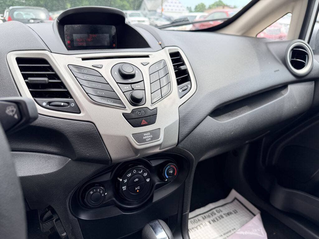 Used 2011 Ford Fiesta SE w/ 202A Rapid Spec Order Code FWD image 10