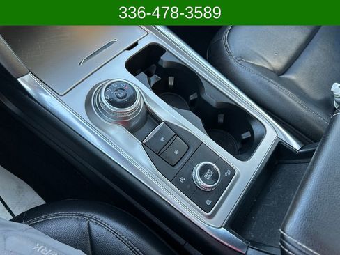 Used 2020 Ford Explorer XLT w/ Equipment Group 202A AWD/4WD image 24