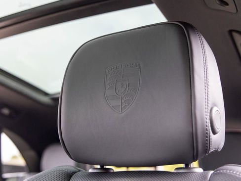 New 2026 Porsche Macan AWD/4WD image 31