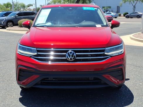 Certified 2023 Volkswagen Tiguan SE w/ Panoramic Sunroof Package FWD image 2
