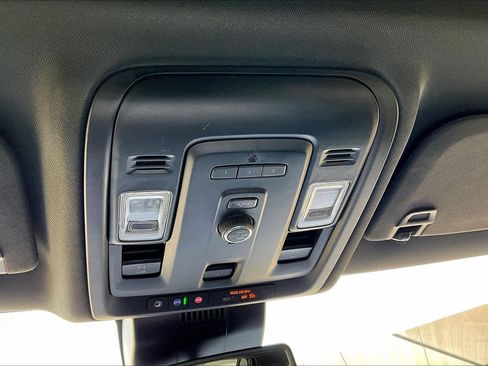 Used 2023 GMC Yukon XL SLT AWD/4WD image 33