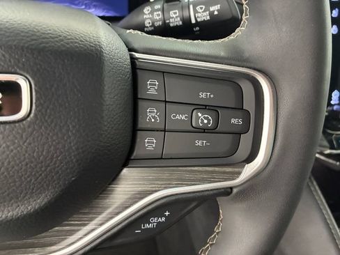 Used 2024 Jeep Wagoneer Series III AWD/4WD image 24