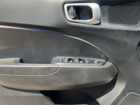 Used 2023 Hyundai Venue SEL FWD image 20