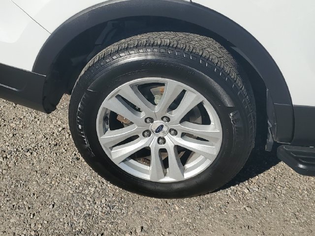 Used 2018 Ford Explorer XLT w/ Equipment Group 202A AWD/4WD image 5