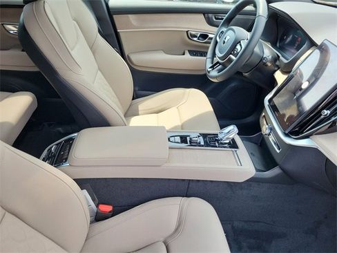 New 2026 Volvo XC90 T8 Plus w/ Protection Package Premier image 17