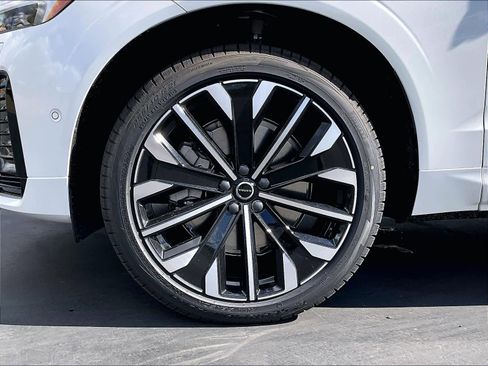 New 2026 Volvo XC60 T8 Ultra w/ Protection Package Premier image 14