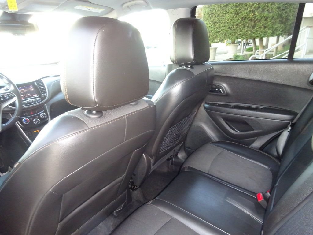 Certified 2020 Chevrolet Trax LT w/ Redline Edition FWD image 18