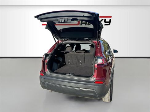 Used 2021 Jeep Cherokee Latitude w/ Mopar Interior Package image 24