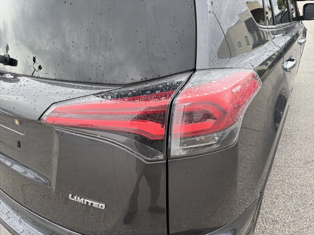 Used 2018 Toyota RAV4 Limited FWD image 10