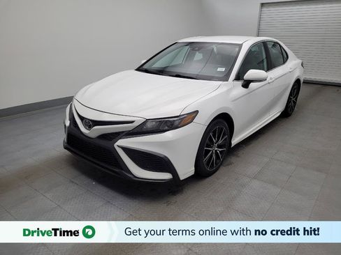 Used 2022 Toyota Camry SE image 1