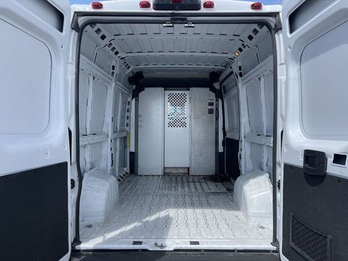 Used 2023 RAM ProMaster 2500 w/ Convenience Group FWD image 11