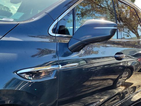 Used 2021 Buick Enclave Essence image 5