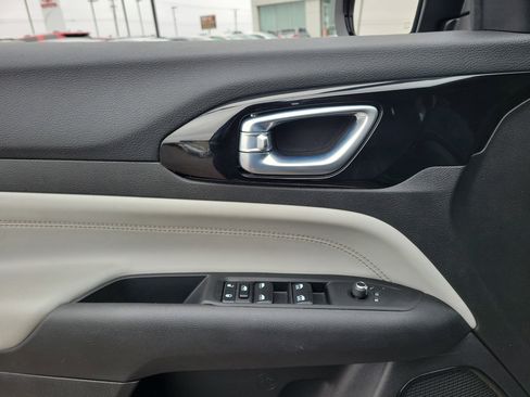 Used 2024 Jeep Compass Limited image 17