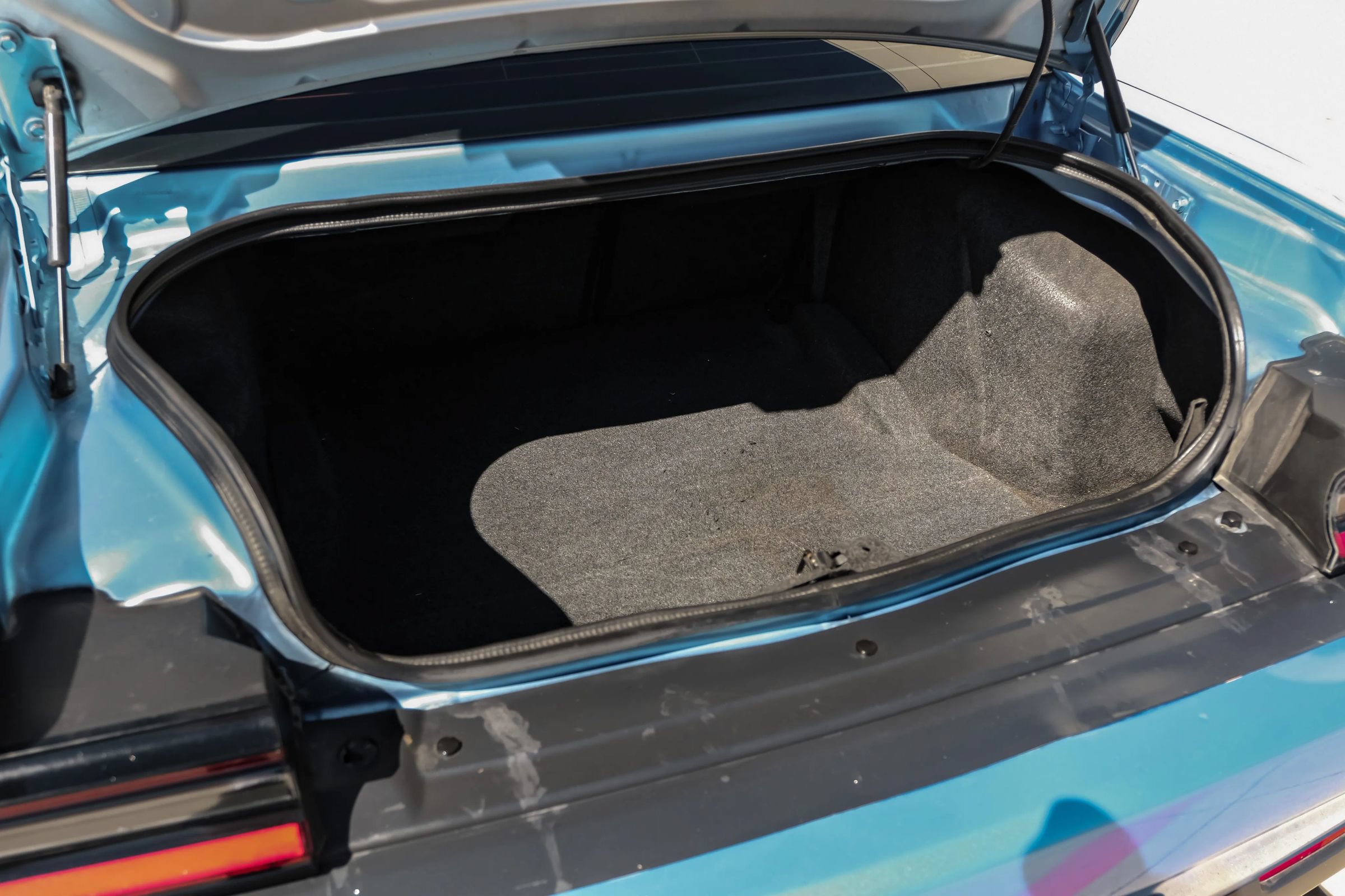 Used 2015 Dodge Challenger R/T RWD image 38