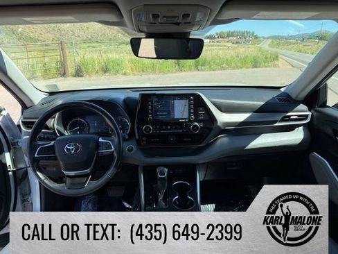 Used 2022 Toyota Highlander XLE AWD/4WD image 30