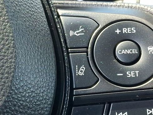 Used 2025 Toyota RAV4 XLE FWD image 27