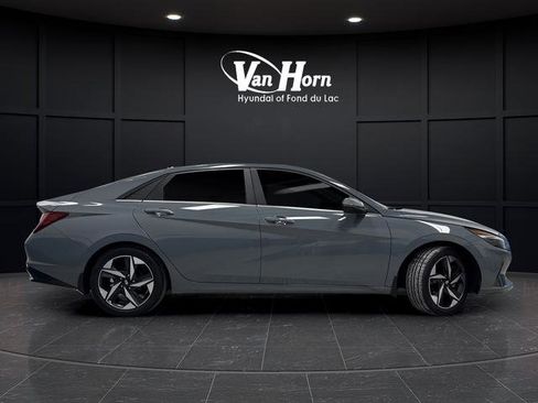 Used 2023 Hyundai Elantra Limited image 2