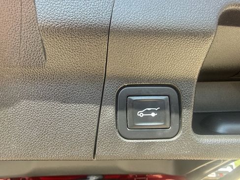 Used 2018 GMC Acadia SLE w/ LPO, Protection Package AWD/4WD image 13