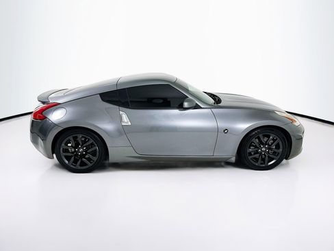 Used 2017 Nissan 370Z Coupe RWD image 9