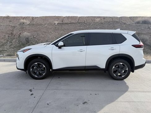 Certified 2025 Nissan Rogue SV image 5