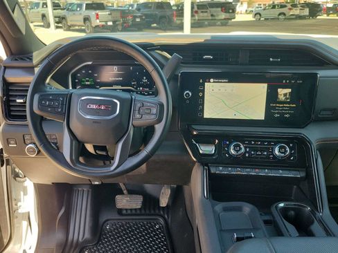 Used 2025 GMC Sierra 2500 AT4 AWD/4WD image 14