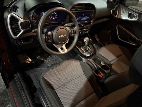 Used 2022 Kia Soul LX w/ Technology Package image 13