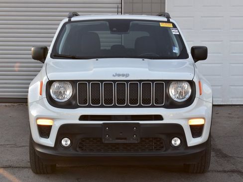 Used 2022 Jeep Renegade Latitude w/ Convenience Group image 2