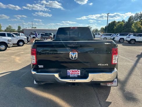 Used 2024 RAM 3500 Tradesman w/ Chrome Appearance Group AWD/4WD image 4