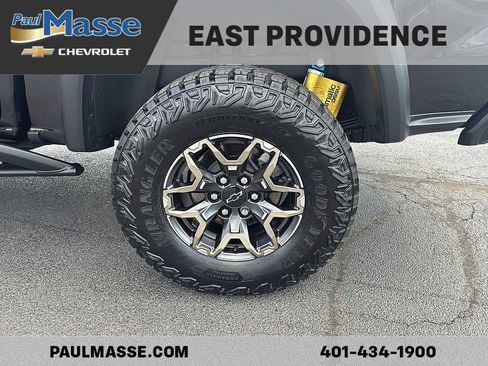 Used 2025 Chevrolet Colorado ZR2 w/ Technology Package AWD/4WD image 9