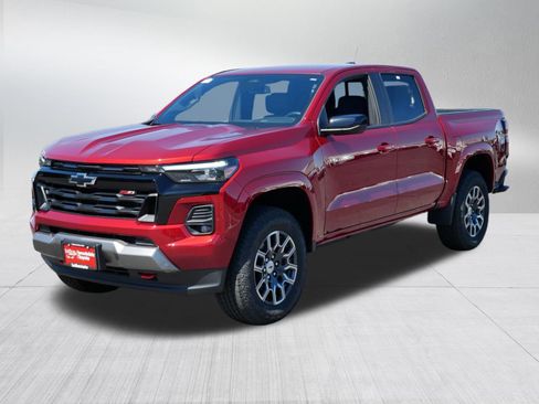Used 2024 Chevrolet Colorado Z71 w/ Z71 Convenience Package 2 AWD/4WD image 3