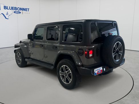 Used 2023 Jeep Wrangler Unlimited Sahara AWD/4WD image 7
