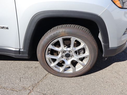 Used 2025 Jeep Compass Limited AWD/4WD image 36