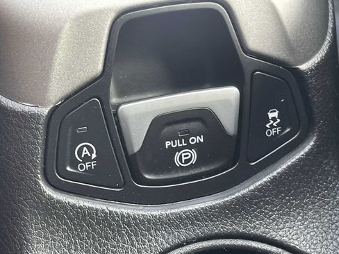 Used 2018 Jeep Compass Sport w/ Tech Group FWD image 22