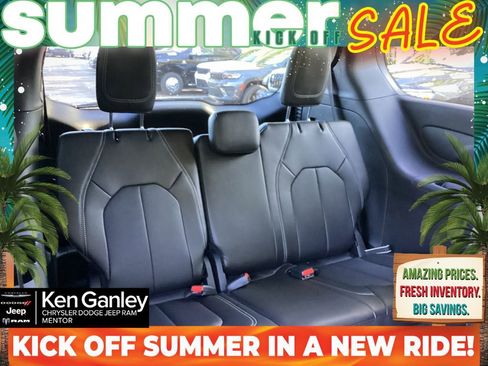 New 2026 Chrysler Pacifica Select AWD/4WD image 17