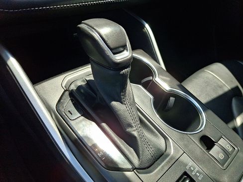 Used 2021 Toyota Highlander XLE AWD/4WD image 16