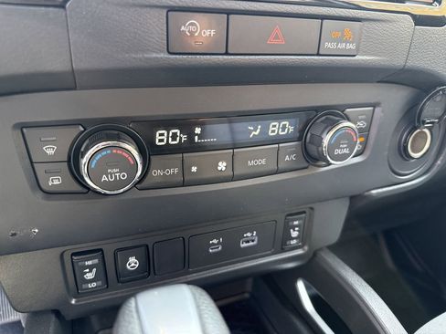 Used 2023 Nissan Frontier SV image 32