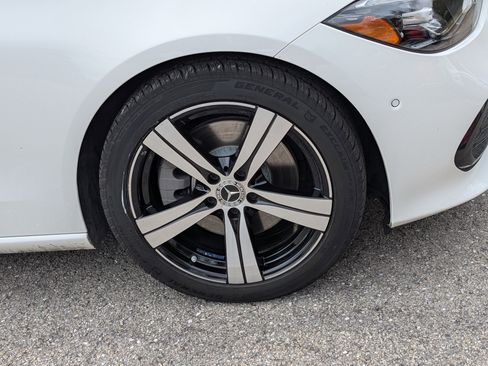 Used 2025 Mercedes-Benz C 300 Sedan image 11