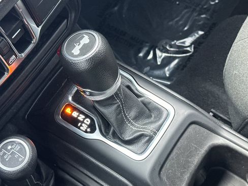 Used 2024 Jeep Wrangler Unlimited AWD/4WD image 24