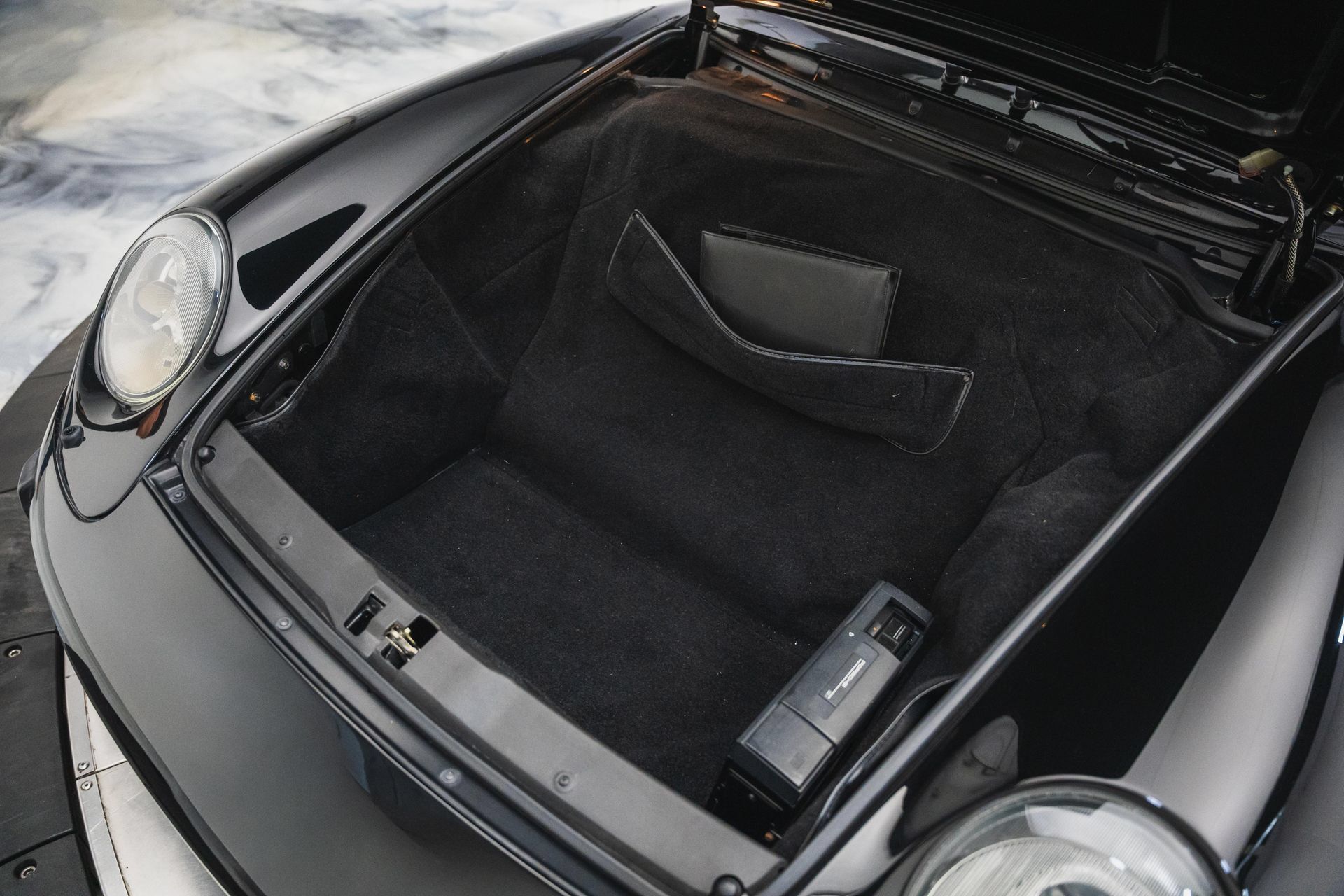 Used 1995 Porsche 911 Carrera RWD image 91