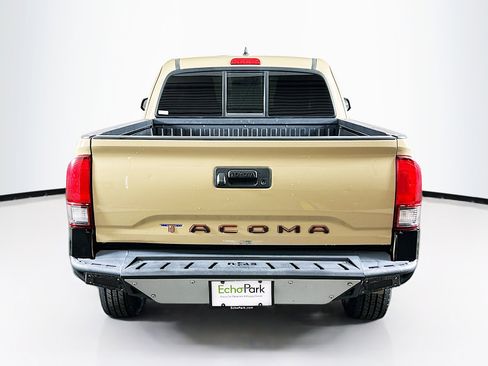 Used 2018 Toyota Tacoma SR5 image 7