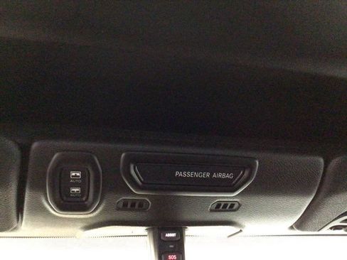 Used 2018 Jeep Wrangler Unlimited Sahara AWD/4WD image 16