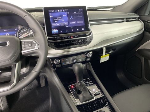 New 2026 Jeep Compass Limited image 25