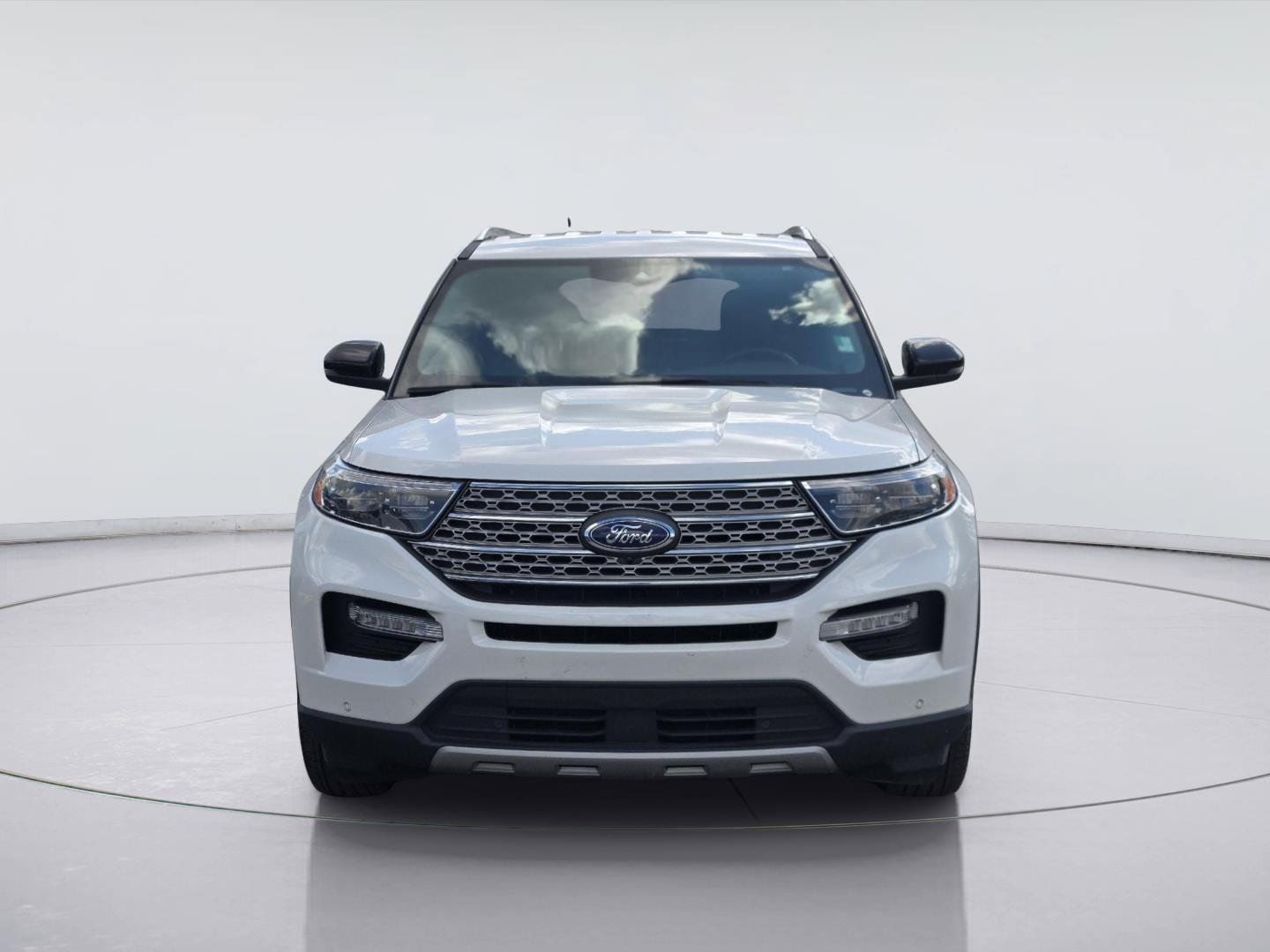 Used 2023 Ford Explorer Limited w/ Equipment Group 301A AWD/4WD image 2