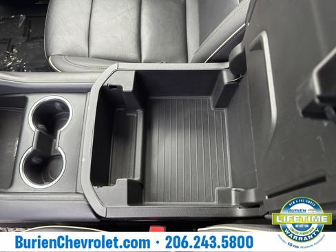 Used 2023 Chevrolet Suburban Premier image 19