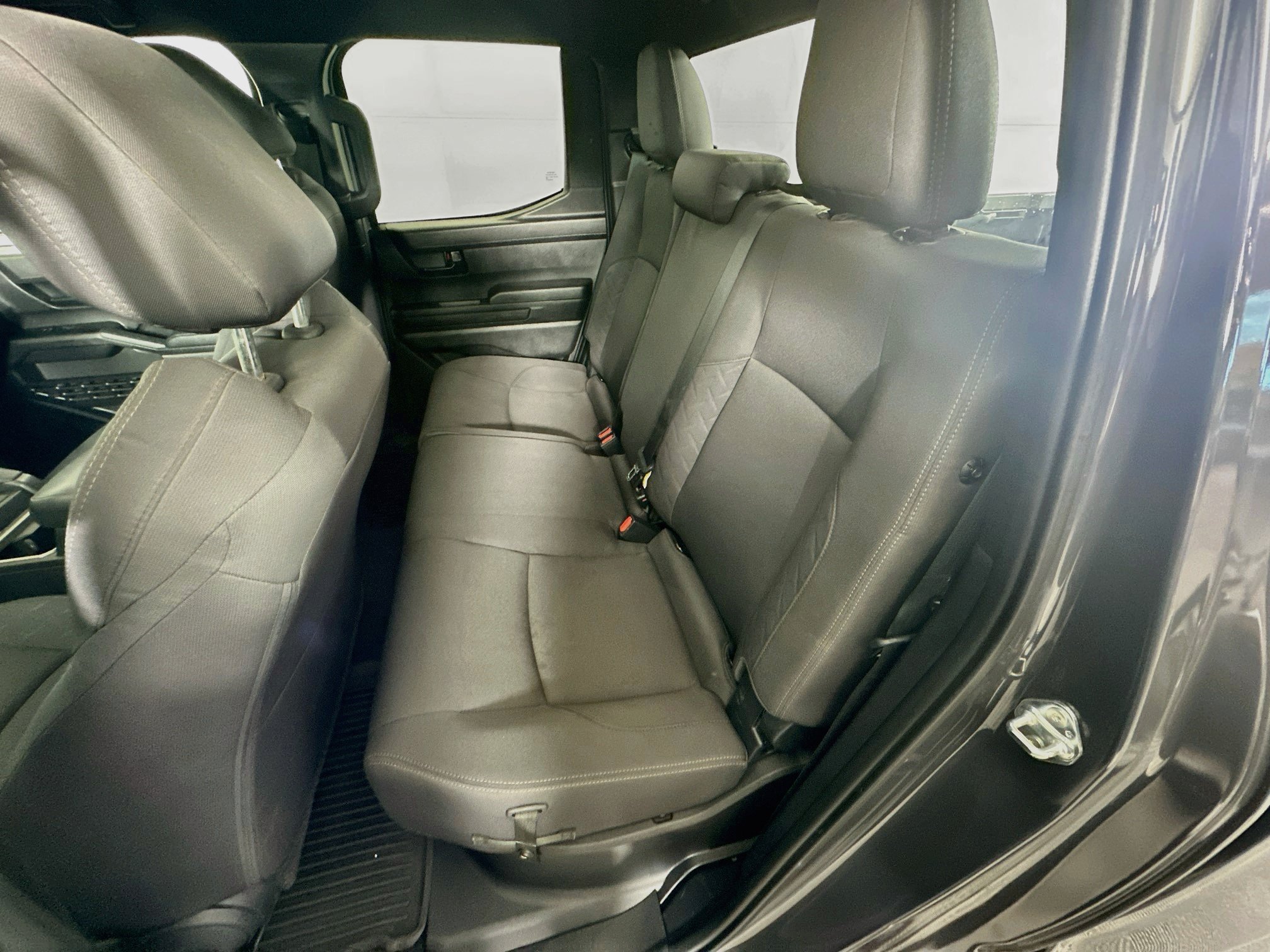 Used 2025 Toyota Tacoma SR5 AWD/4WD image 28